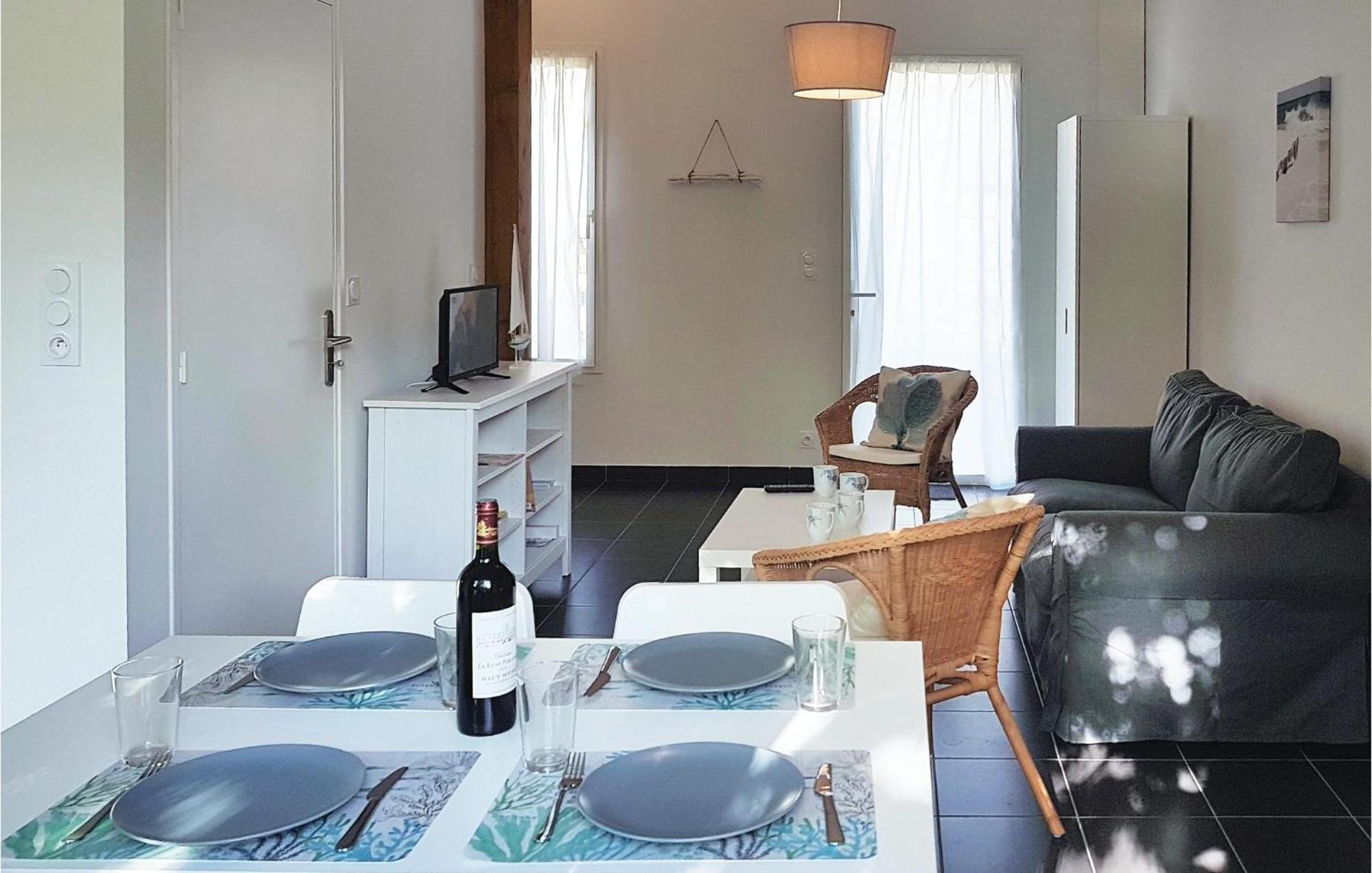 Beautiful Home In Erdeven With Kitchenette Exterior foto