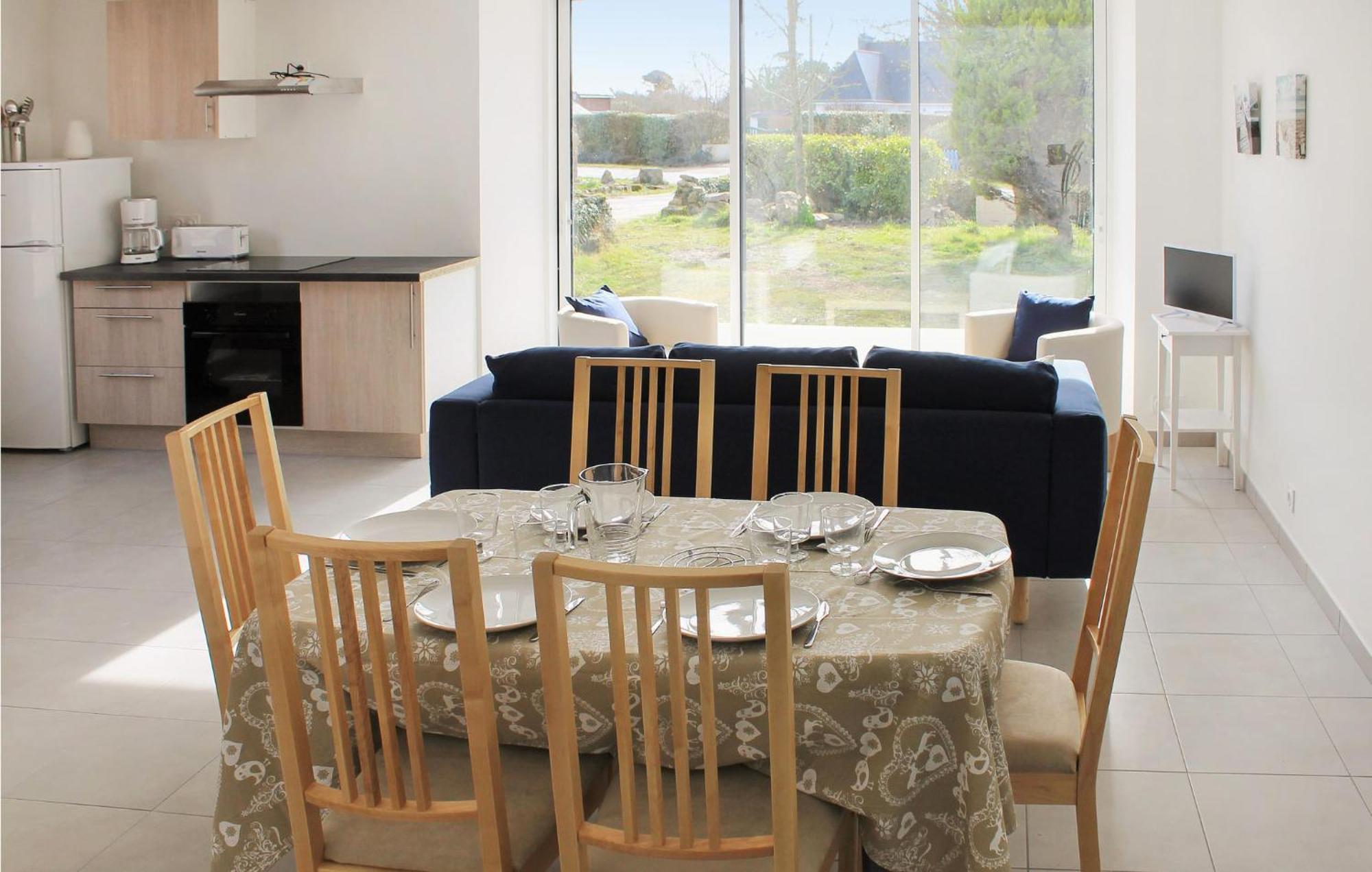 Beautiful Home In Erdeven With Kitchenette Exterior foto